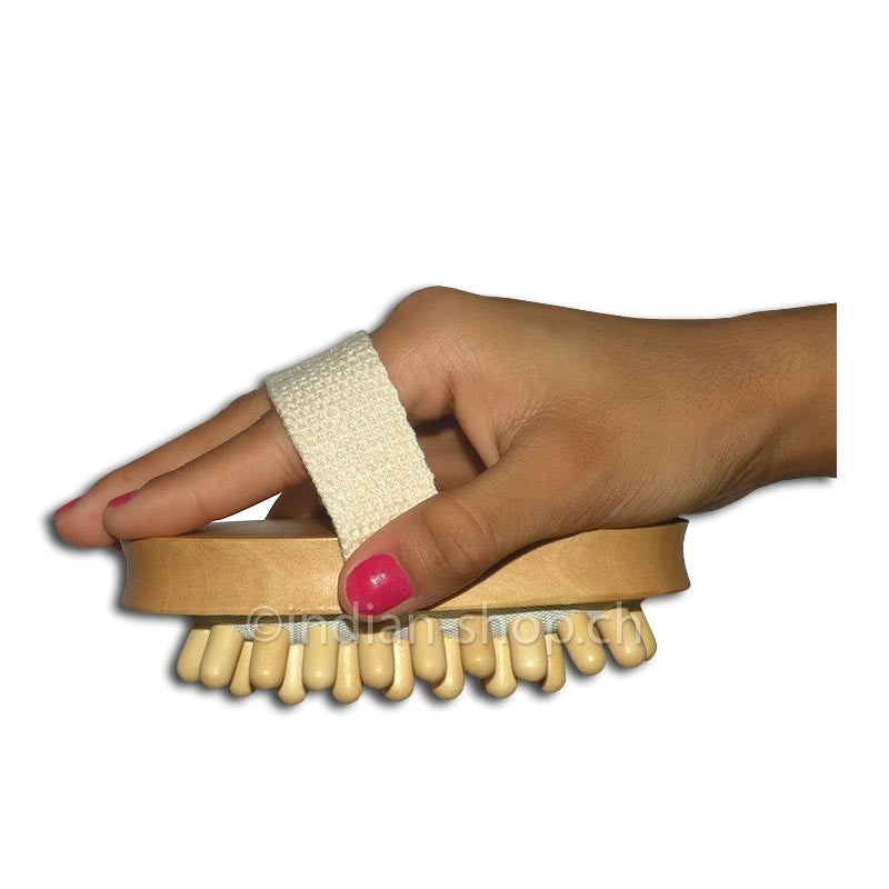 anti-cellulite-buerste-hand