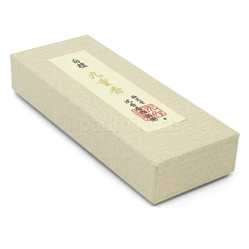 Schachtel mit traditionellen japanischen Räucherstäbchen Baieido Kokonoekoh aus indischem Sandelholz für die Meditation.