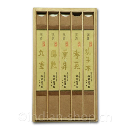Baieido Excellent Tokusen Geschenkset mit fünf japanischen Räucherstäbchen-Sorten in Paulownia-Holzschachtel