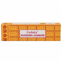 Goloka Nag Champa Räucherstäbchen 100 g in der charakteristischen gelb-orangen Verpackung mit rotem Goloka-Schriftzug und indischen Ornamenten