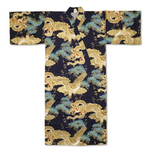 Blauer japanischer Herrenkimono aus Baumwollsatin mit traditionellem Drachen- und Adler-Aufdruck, hergestellt in Japan.