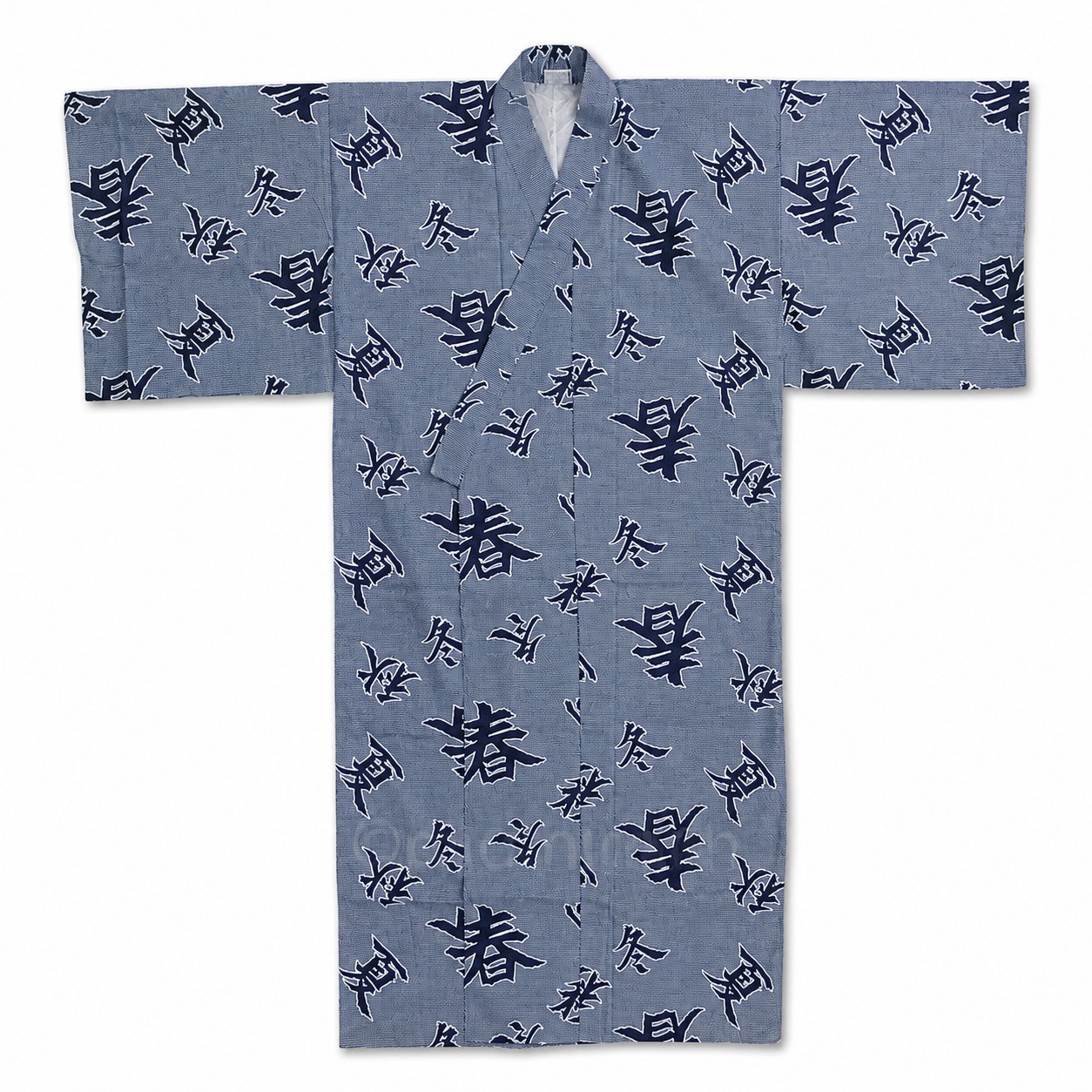 Traditioneller japanischer Herren-Yukata aus grauer Baumwolle mit schwarzen Vier-Jahreszeiten-Kanji-Schriftzeichen.
