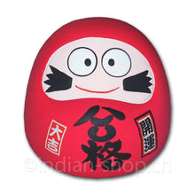 Rote japanische Daruma-Spardose, 9 cm hoch, mit traditionellen Schriftzeichen für Prüfungserfolg und Glück. Dekorative Daruma-Figur aus Japan.