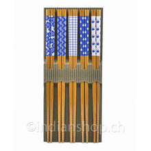 Set mit 5 Paar japanischen Essstäbchen aus lackiertem Holz mit verschiedenen blau-weissen Mustern