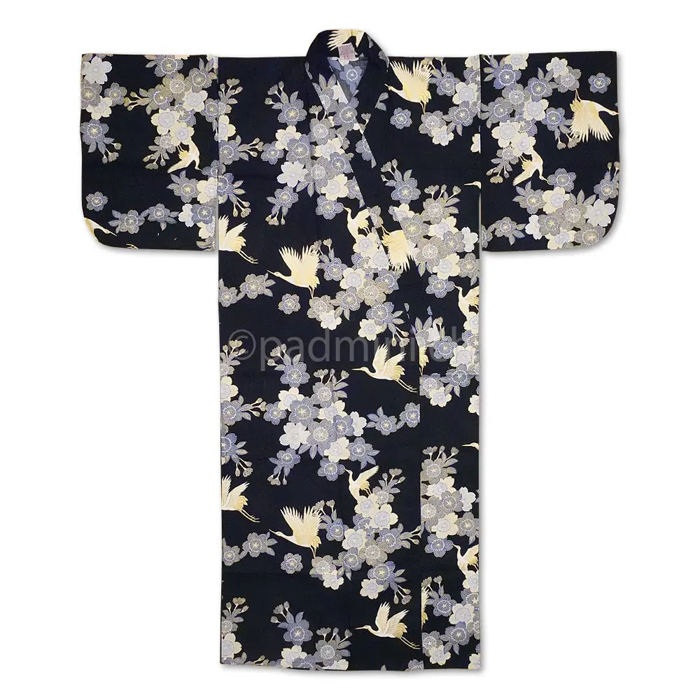 Traditioneller marineblauer japanischer Damen-Yukata aus Baumwolle mit Mustern von Kirschblüten und fliegenden Kranichen, hergestellt in Kyoto.