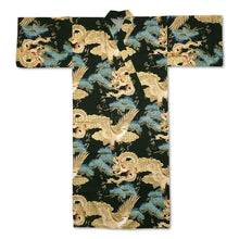 Kimono japonais noir pour homme en satin de coton avec motifs de dragons dorés et aigles, fabriqué au Japon.