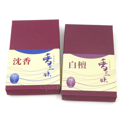 Kunjudo Kozanmai japanische Räucherstäbchen in den Duftsorten Sandelholz und Agarholz in zwei Originalverpackungen.