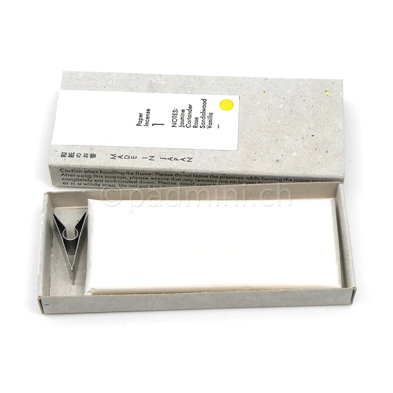 Geöffnete Packung Kunjudo Washi Incense Sweet Dreams mit duftenden Washi-Papierstreifen und kleinem Metallhalter.