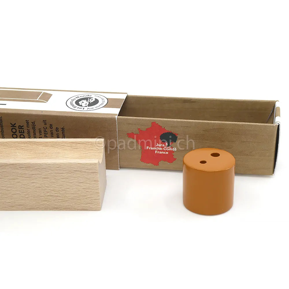 Kunjudo Well Being Räucherstäbchenhalter mit Holzablage und kleinem zylindrischem Halter mit zwei Öffnungen.
