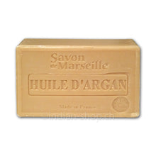 Le Chatelard 1802 Savon de Marseille Huile d'Argan 100 g, beigefarbenes rechteckiges Seifenstück mit eingeprägter Aufschrift Huile d'Argan