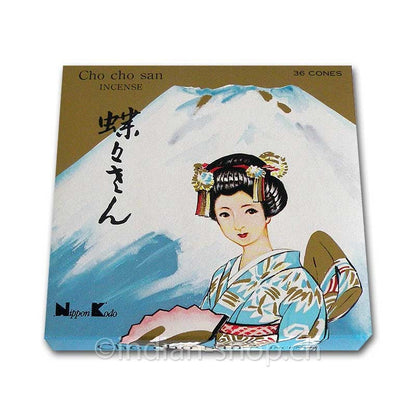 Nippon Kodo Cho Cho San – japanisches Räucherkegel-Set mit 36 Kegeln in vier Duftrichtungen, dekorative Schachtel mit Fuji und japanischer Frau im Kimono