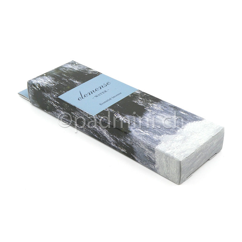 Nippon Kodo Elemense Water japanische Räucherstäbchen in einer dekorativen Originalverpackung mit blauem Etikett und silbergrauem Muster.