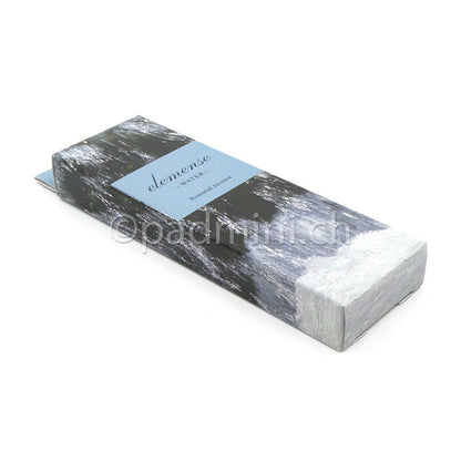 Nippon Kodo Elemense Water japanische Räucherstäbchen in einer dekorativen Originalverpackung mit blauem Etikett und silbergrauem Muster.