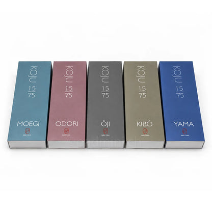 Die komplette Nippon Kodo Koju 1575 Räucherstäbchen-Serie mit den fünf Duftvarianten Moegi, Odori, Ôji, Kibô und Yama in ihren Originalverpackungen.