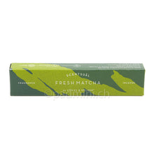 Nippon Kodo Scentsual Fresh Matcha japanische Räucherstäbchen in grüner Originalverpackung mit 30 Stäbchen und Räucherstäbchenhalter.