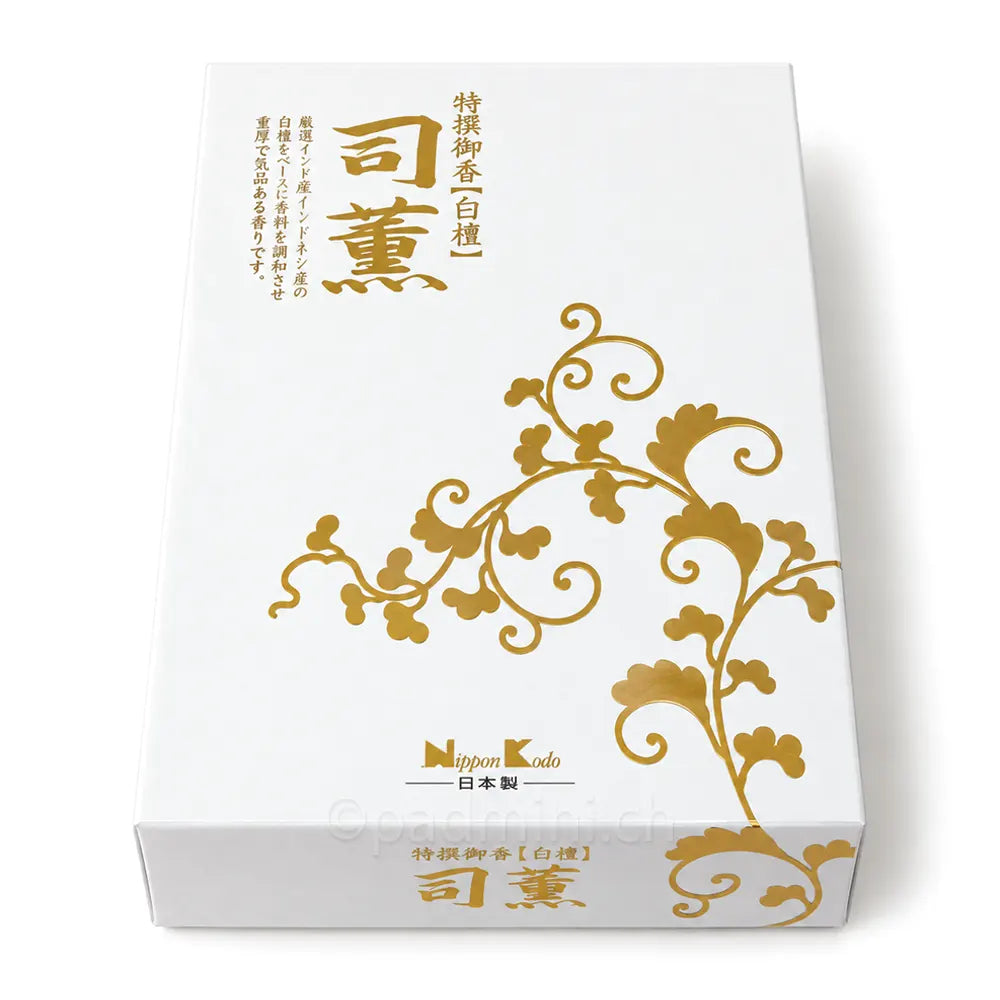 Nippon Kodo Shikun Byakudan Sandelholz Räucherstäbchen 180 g in weisser Schachtel mit goldfarbenem Blumenornament