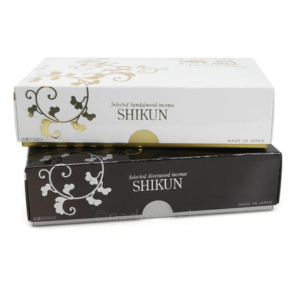 Zwei aufeinanderliegende Packungen Nippon Kodo Shikun Sandalwood und Aloeswood