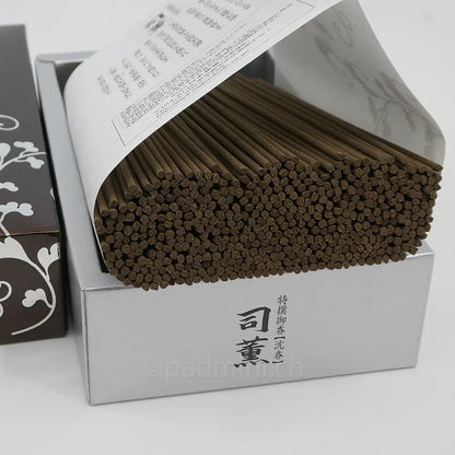 Japanische Räucherstäbchen „Shikun Selected Aloeswood“ von Nippon Kodo