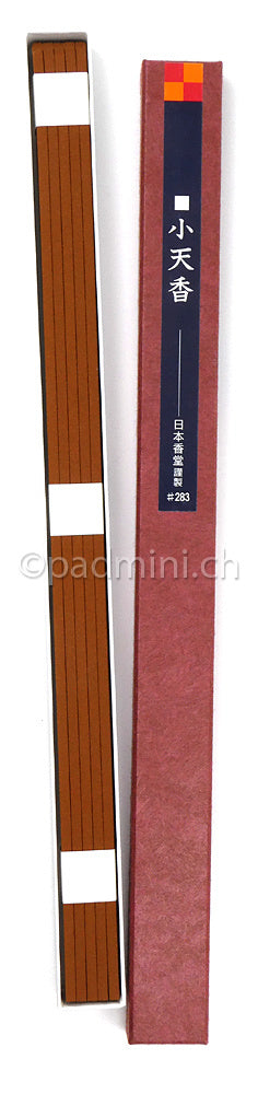 Nippon Kodo Shouten Koh extra lange japanische Räucherstäbchen in der geöffneten Originalverpackung mit sichtbaren braunen Räucherstäbchen.