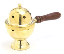 Räucherpfanne aus Messing mit gelochtem Deckel und Holzgriff