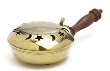 Räucherpfanne aus Messing mit Holzgriff und gelochtem Deckel