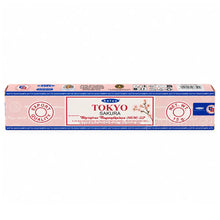 Satya Tokyo Sakura MUM Räucherstäbchen 15 g in rosafarbener Verpackung mit japanischem Kirschblütenmotiv, Einzelpackung und Displaykarton