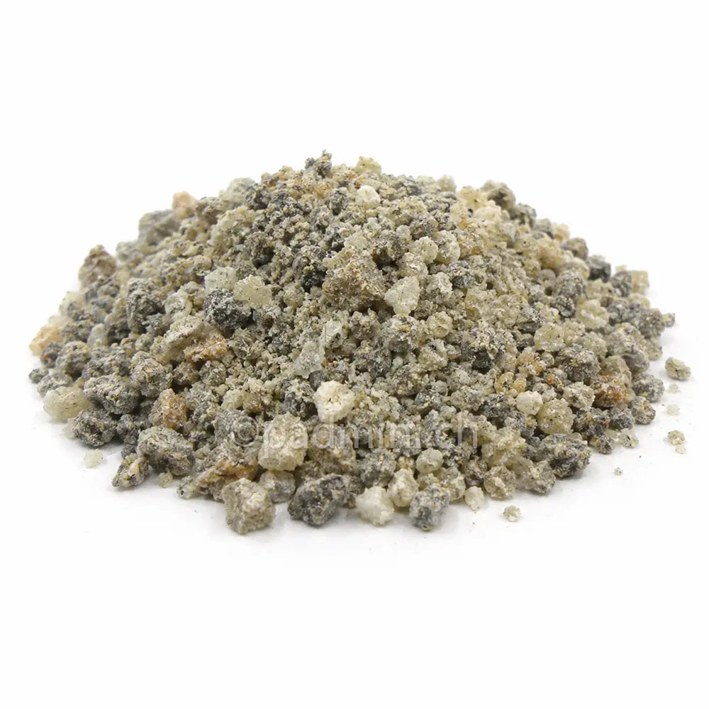 25 g schwarzes Kopalharz in kleinen Fragmenten und als Pulver zum Räuchern