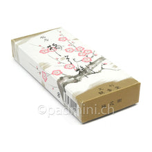 Shoyeido Baikaju Plum Blossoms japanische Räucherstäbchen 150 Stück in Schachtel mit rosa Pflaumenblüten