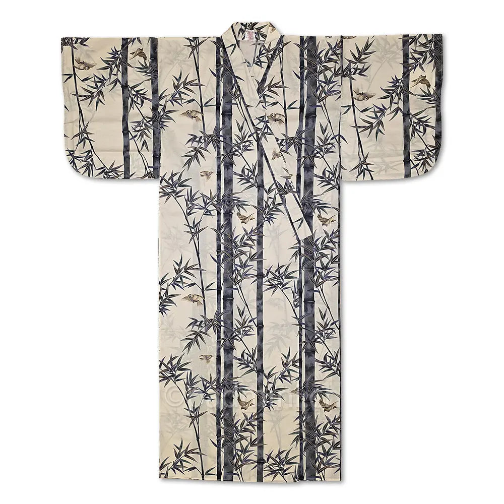 Traditioneller japanischer Yukata aus 100 % Baumwolle mit Bambus- und Spatzenmotiv auf hellem Hintergrund