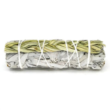 Räucherbündel aus weissem Salbei und Sweetgrass